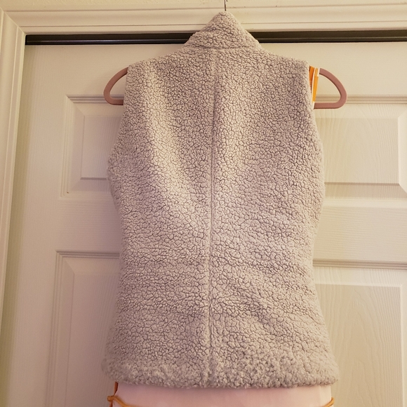 Patagonia Los Gatos Grey and White Reversible Vest - Picture 5 of 11